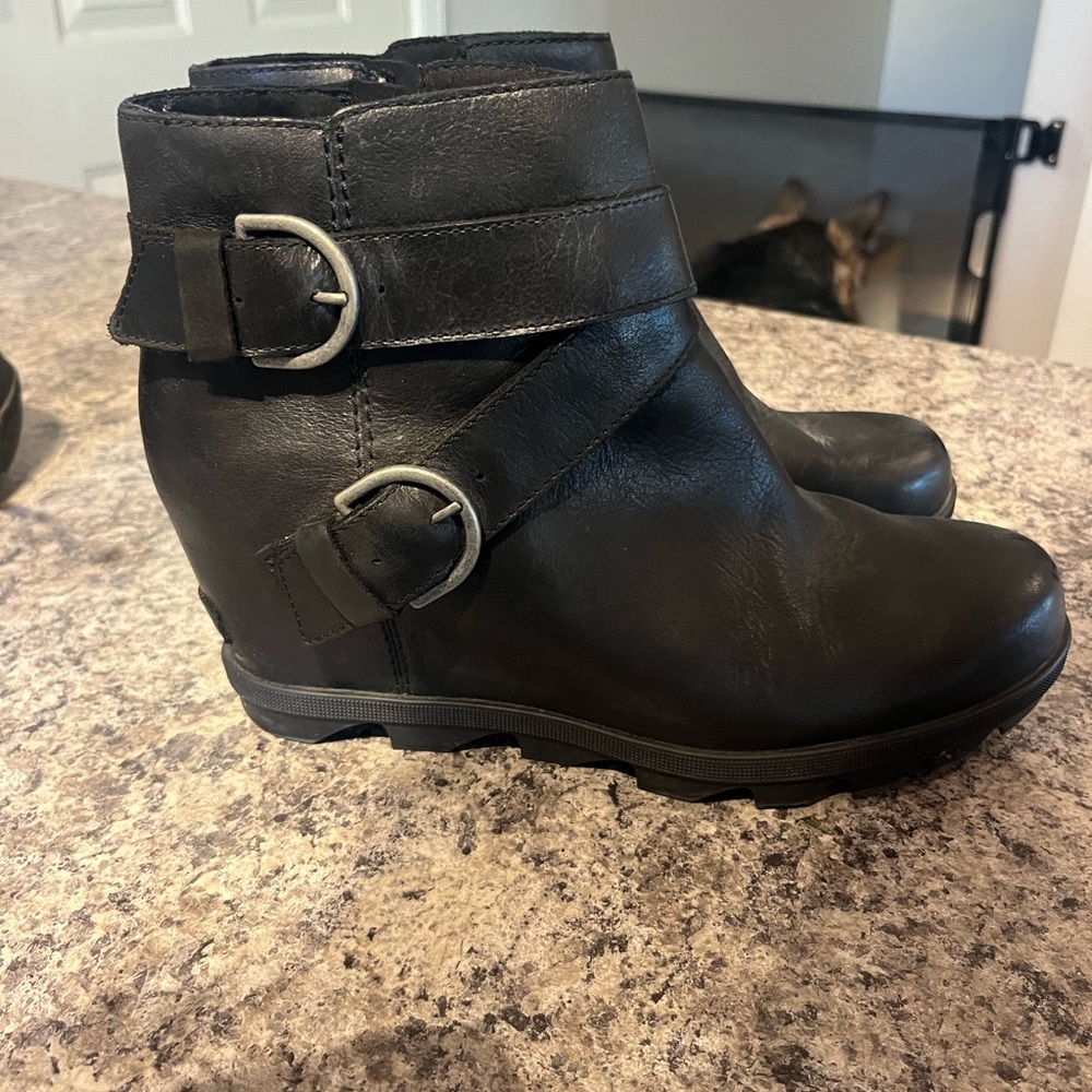 Sorel Black Leather Ankle Booties